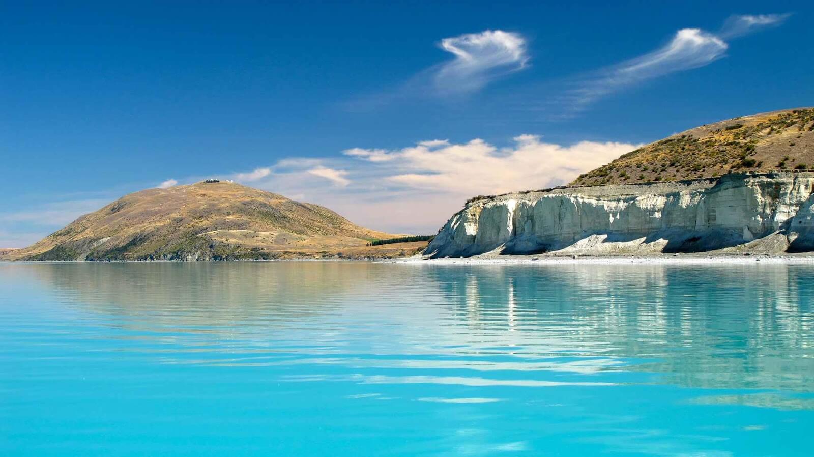 landscape of Lake Tekapo in New Zealand